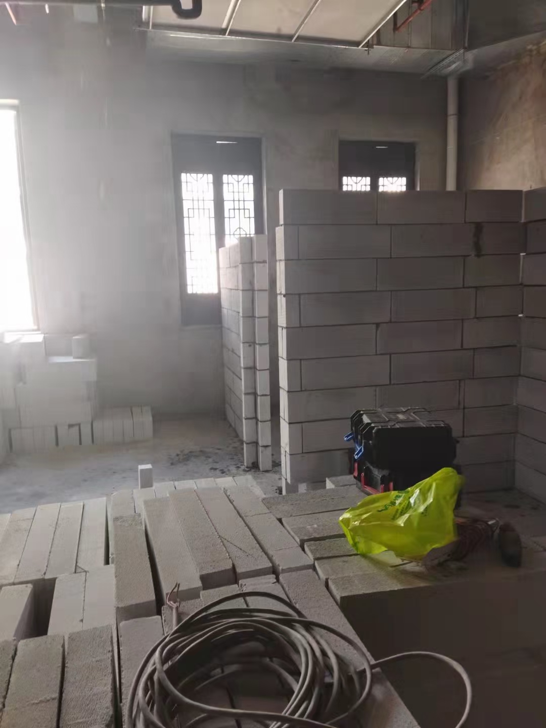 办公楼轻质砖隔墙效果